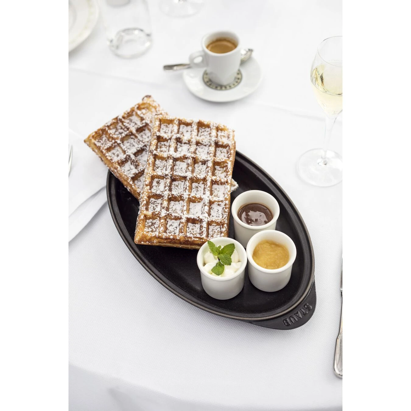 Staub 31 Cm Oval Cast Iron Oven Dish With Lid Black 6 Staub 31 Cm Oval Cast Iron Oven Dish With Lid Black - Image 4