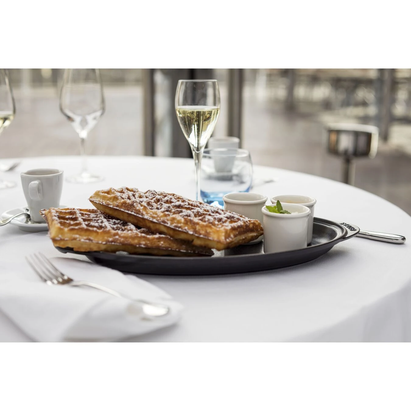 Staub 31 Cm Oval Cast Iron Oven Dish With Lid Black 5 Staub 31 Cm Oval Cast Iron Oven Dish With Lid Black - Image 3