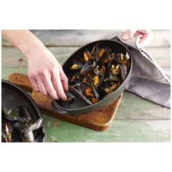 Staub 25 Cm Oval Cast Iron Mussel Pot Black 10 Staub 25 Cm Oval Cast Iron Mussel Pot Black -Staub 000016790