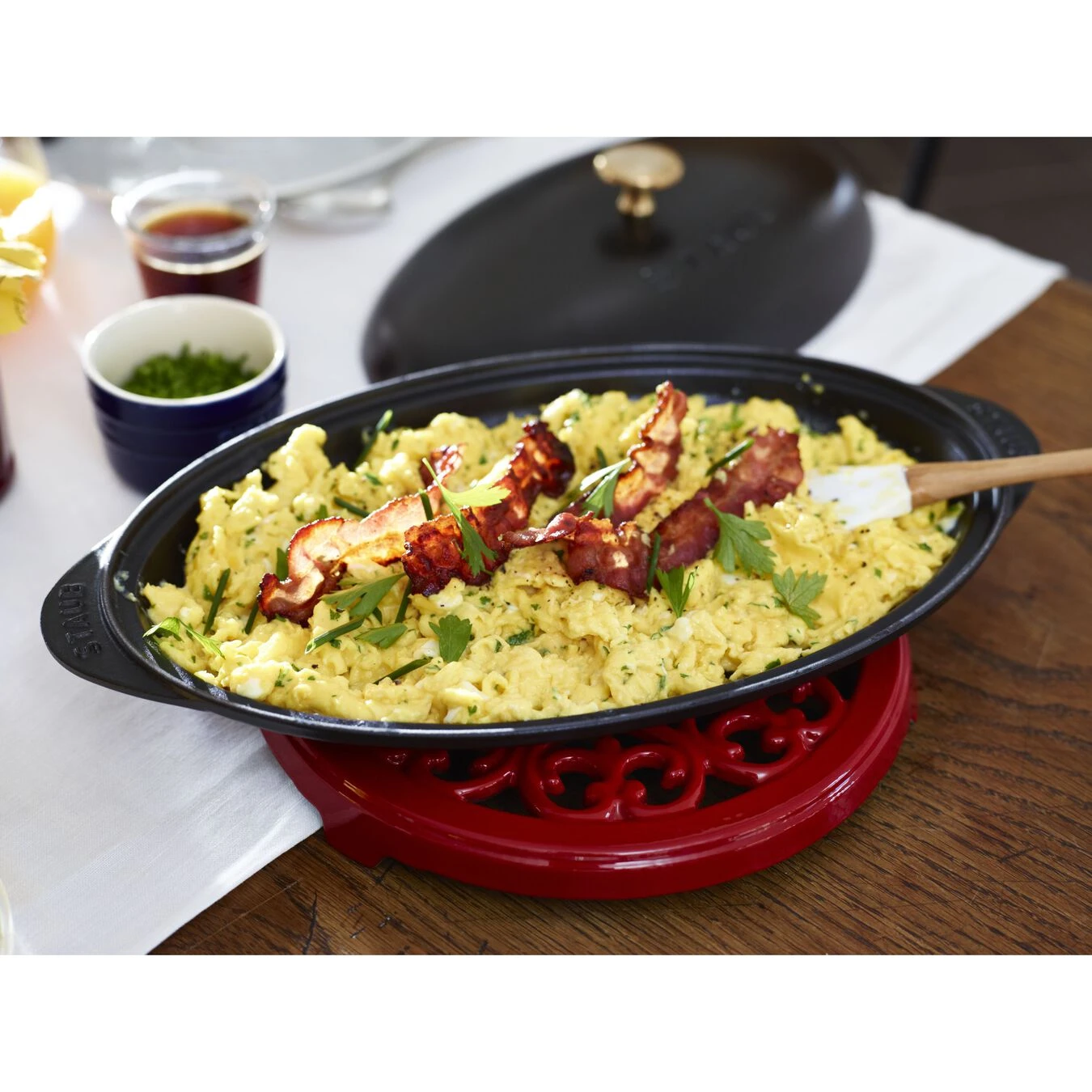 Staub 31 Cm Oval Cast Iron Oven Dish With Lid Black 7 Staub 31 Cm Oval Cast Iron Oven Dish With Lid Black - Image 5