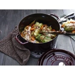 Staub 24 Cm Round Cast Iron Cocotte Grenadine-red -Staub 424424330